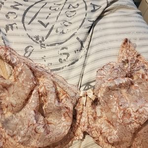 BElla sz 40N bra. All lace. Brand new rose gold